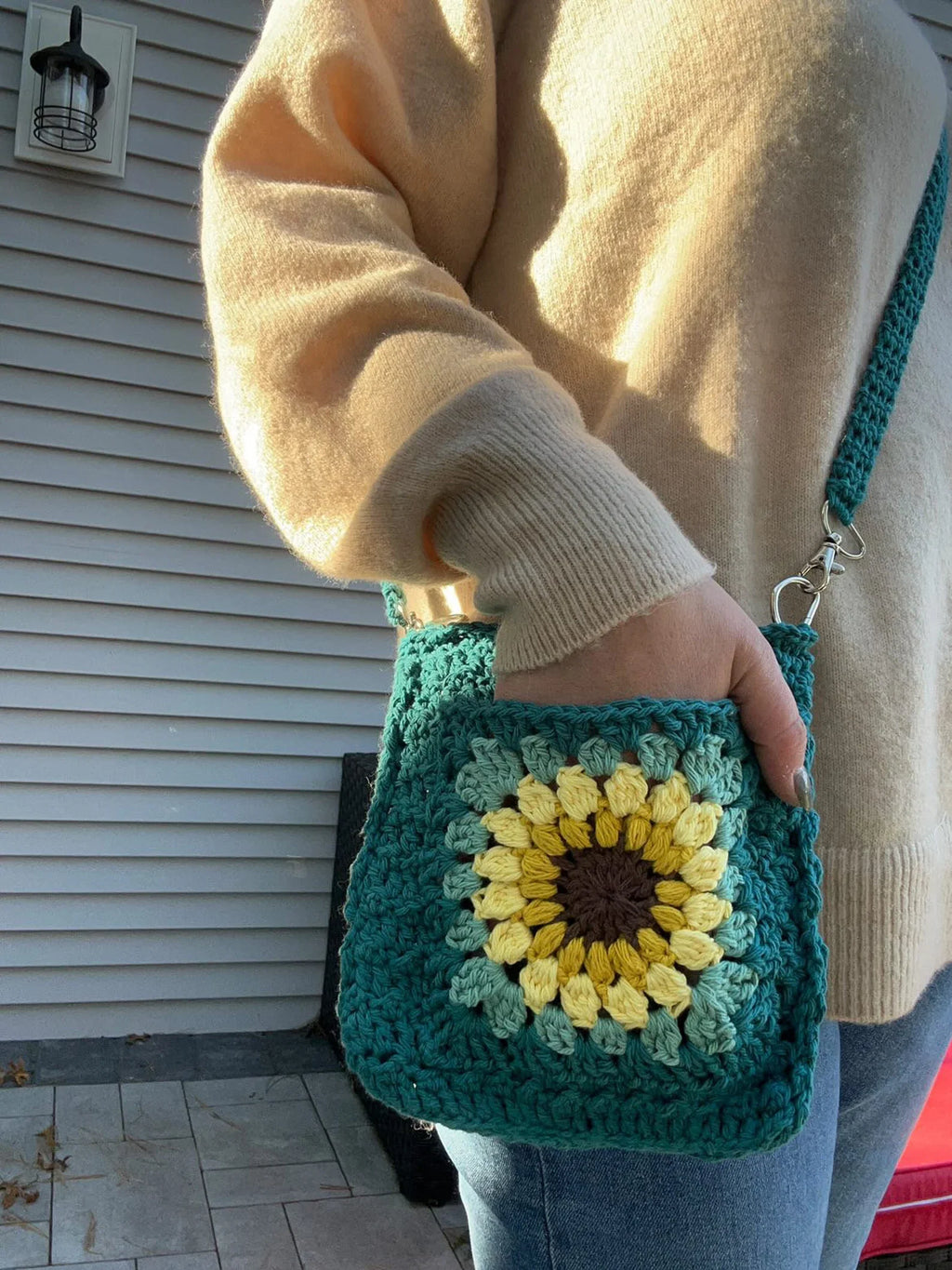 Sunflower Granny Square Bag – Digital PDF Crochet Pattern for a Crossbody Bag