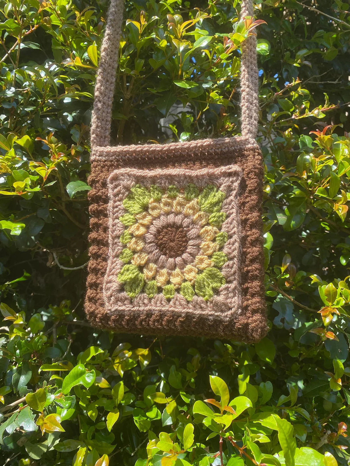 Sunflower Granny Square Bag – Digital PDF Crochet Pattern for a Crossbody Bag